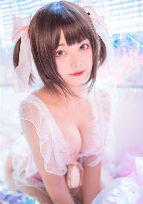 欧美西服大叔街拍_4K免费观看